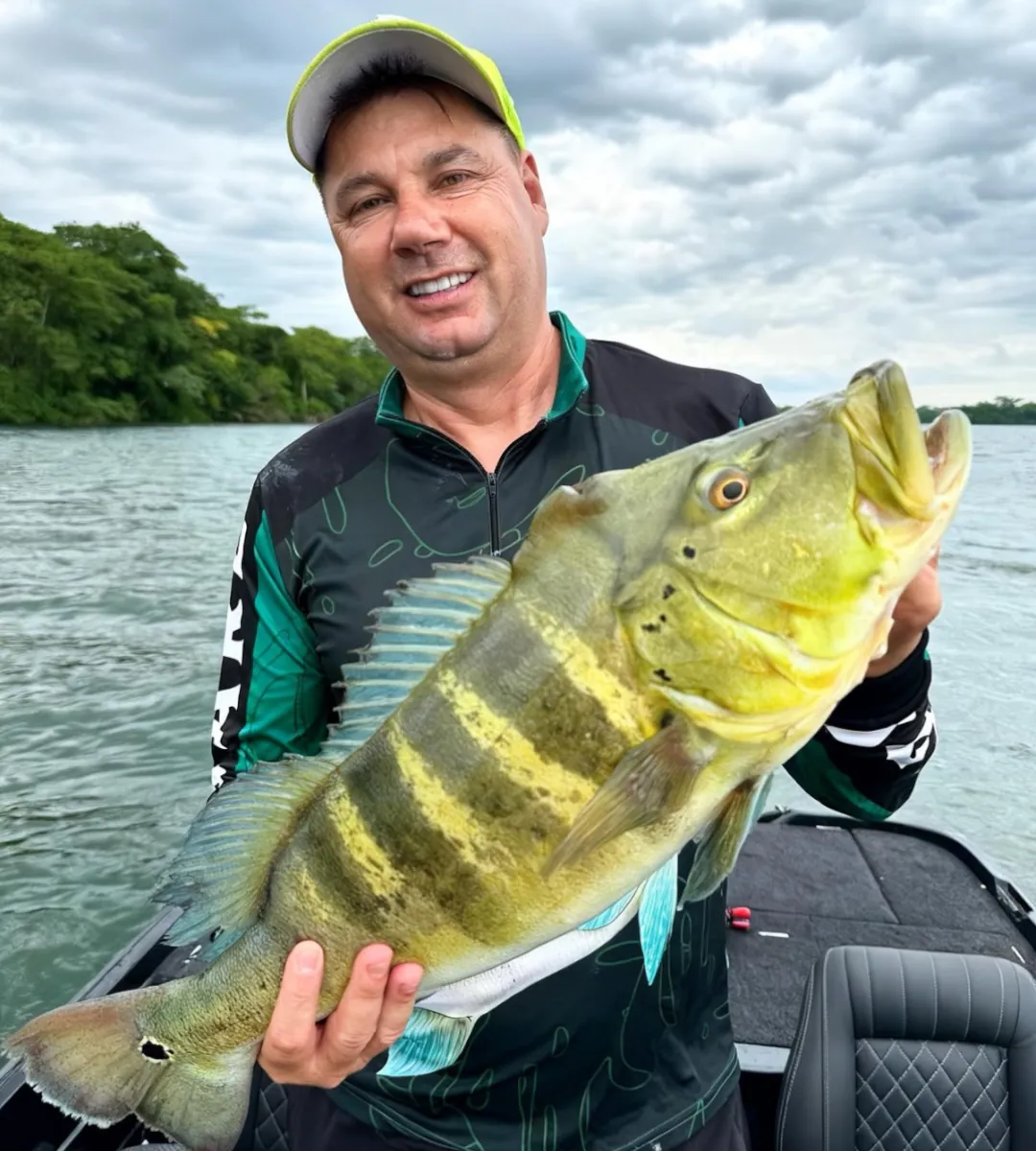 pesca esportiva no rio paraná, tucunaré azul